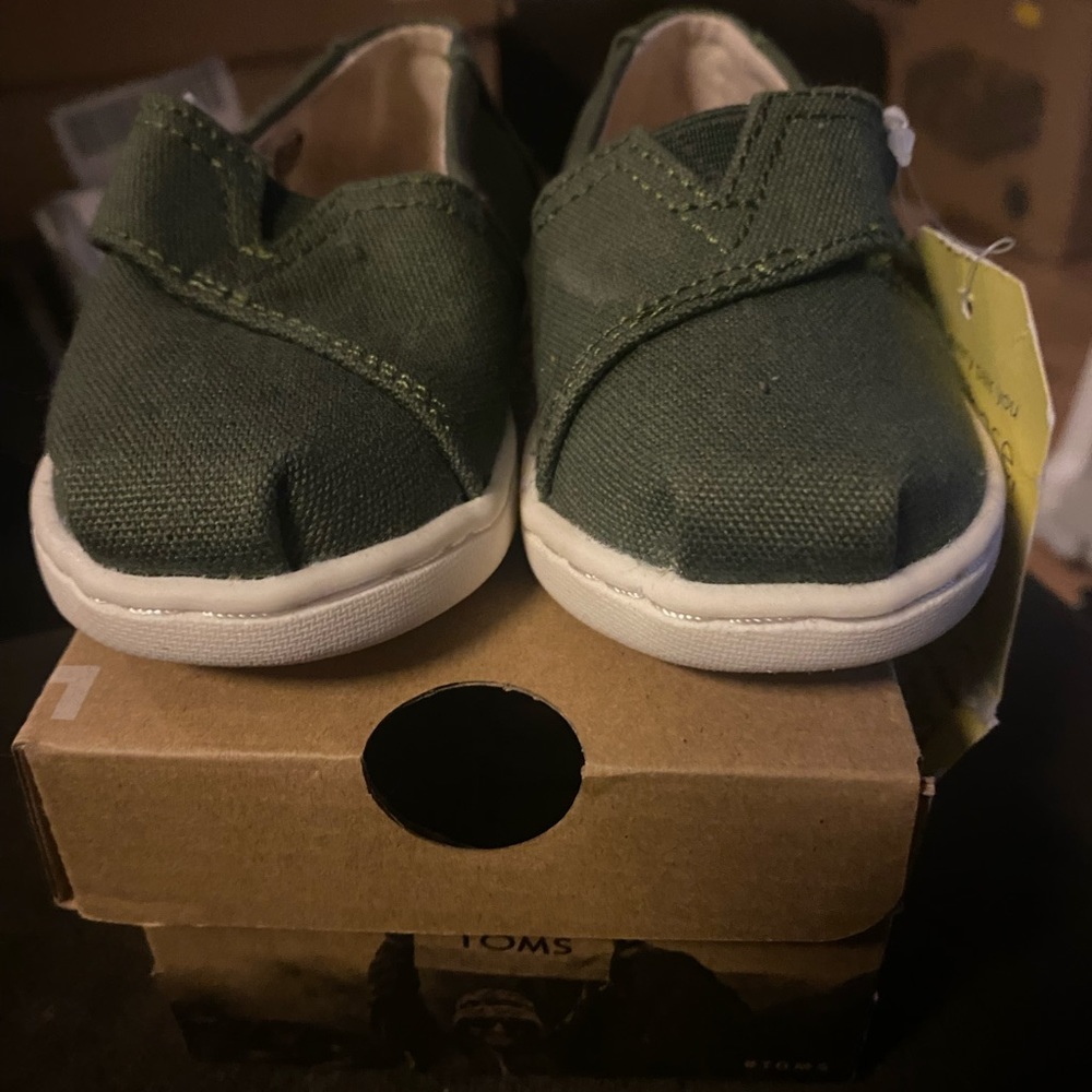 Mommy and me matching toms Tiny 5 and women's size 8 Toms